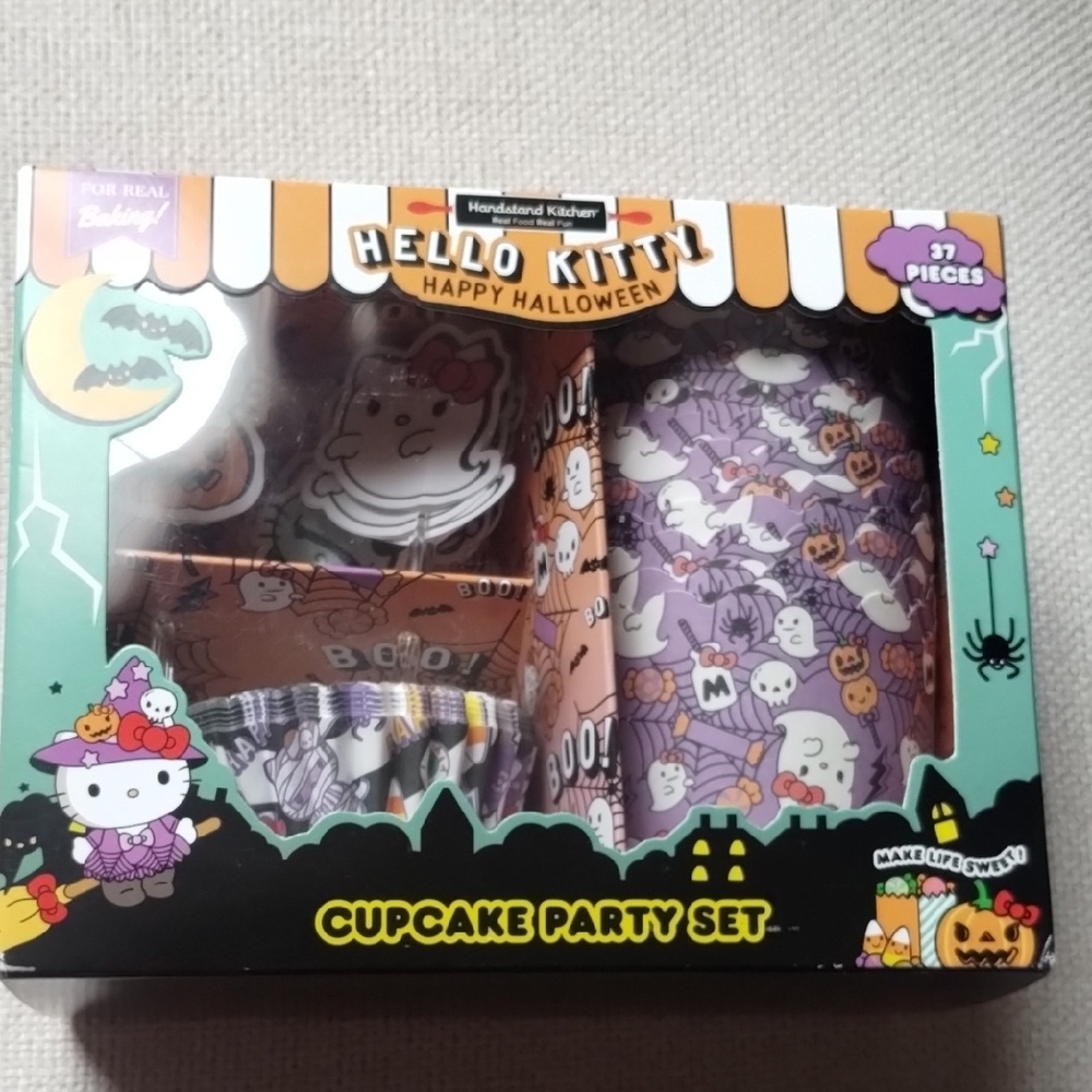 Hello Kitty Halloween Cupcake Party Set - Black, Purple, and Orange